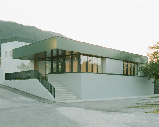 In Limine Gatehouse / Caret Studio In Limine Gatehouse / Caret Studio - Image 5 of 16