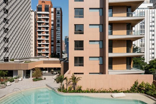Edifício Bueno Brandão 257 / Königsberger Vannucchi Arquitetos Associados - Fotografia de Exterior, Balcão, Concreto