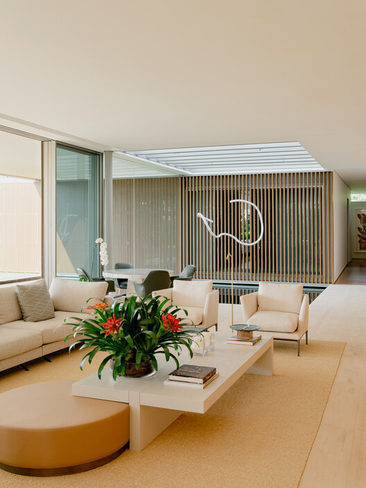 House of Sculpture / Sabella Arquitetura House of Sculpture / Sabella Arquitetura - Interior Photography, Living Room, Wood, Sofa, Table, Chair, Glass