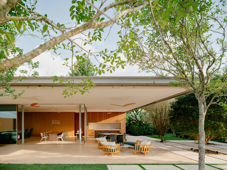 Casa da Escultura / Sabella Arquitetura - Casas