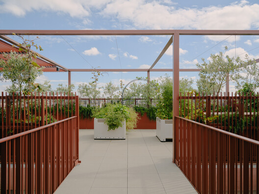 9 Wilson Ave Apartment / MA+Co + Neometro 9 Wilson Ave Apartment / MA+Co + Neometro - Exterior Photography, Balcony, Deck