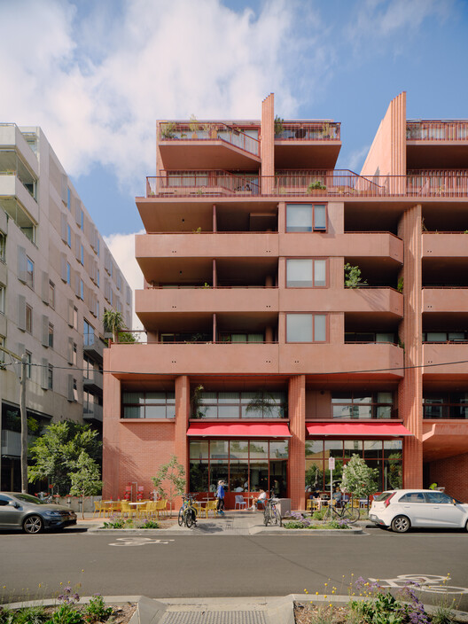 9 Wilson Ave Apartment / MA+Co + Neometro 9 Wilson Ave Apartment / MA+Co + Neometro - Exterior Photography, Balcony