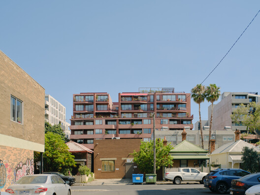 9 Wilson Ave Apartment / MA+Co + Neometro 9 Wilson Ave Apartment / MA+Co + Neometro - Exterior Photography, Facade, Balcony, Concrete