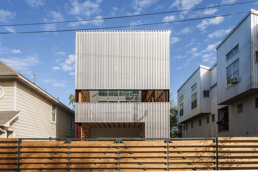 Reconsidering the Shotgun House: Between Preservation, Experimentation, and Displacement Reconsidering the Shotgun House: Between Preservation, Experimentation, and Displacement - Image 14 of 25