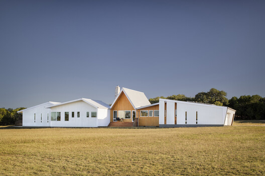 Reconsidering the Shotgun House: Between Preservation, Experimentation, and Displacement Reconsidering the Shotgun House: Between Preservation, Experimentation, and Displacement - Image 5 of 25