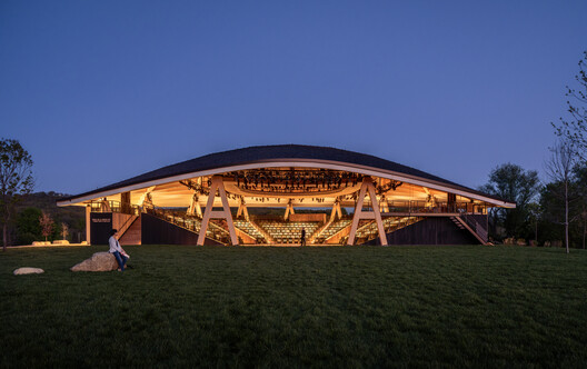 Studio Gang Completes the Samuel H. Scripps Theater Center for Hudson Valley Shakespeare in New York Studio Gang Completes the Samuel H. Scripps Theater Center for Hudson Valley Shakespeare in New York - Image 3 of 10