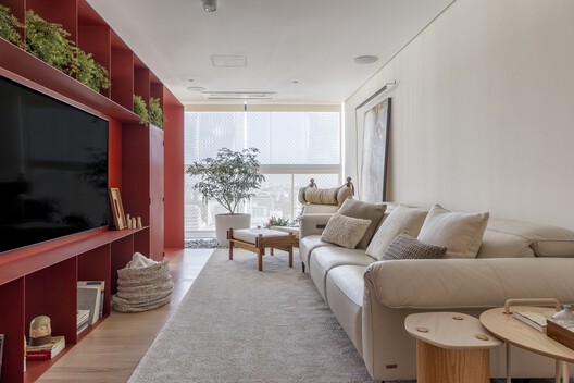 Apartamento Ripas / RAWI Arquitetura - Fotografia de Interiores, Sala de Estar, Sofá, Madeira, Cadeira