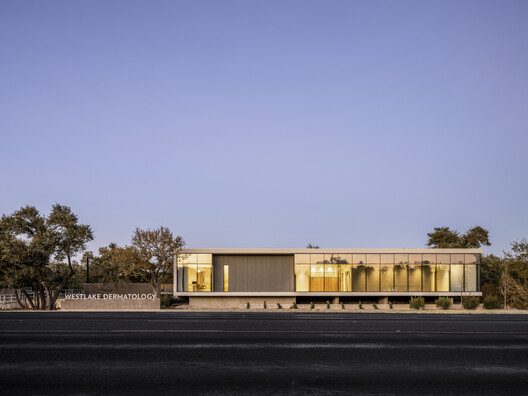 Westlake Dermatology Georgetown / Matt Fajkus Architecture Westlake Dermatology Georgetown / Matt Fajkus Architecture - Image 16 of 17