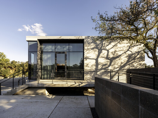 Westlake Dermatology Georgetown / Matt Fajkus Architecture Westlake Dermatology Georgetown / Matt Fajkus Architecture - Image 3 of 17