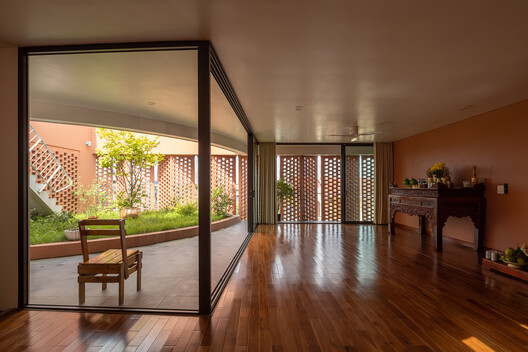 Creative Usage of Bricks & Earth / H&P Architects Creative Usage of Bricks & Earth / H&P Architects - Interior Photography, Wood