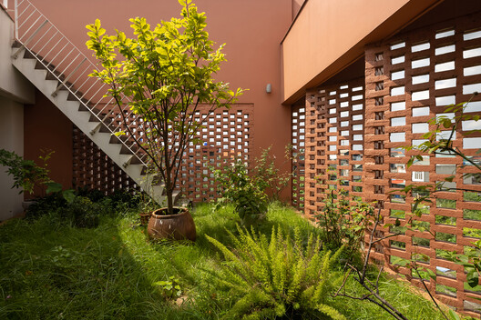 Creative Usage of Bricks & Earth / H&P Architects Creative Usage of Bricks & Earth / H&P Architects - Interior Photography, Wood, Garden, Balcony, Courtyard