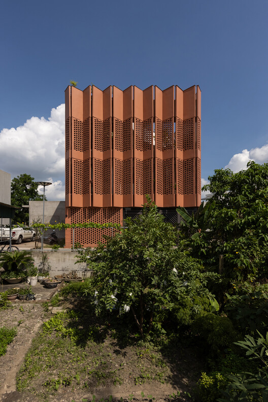 Creative Usage of Bricks & Earth / H&P Architects - Exterior Photography