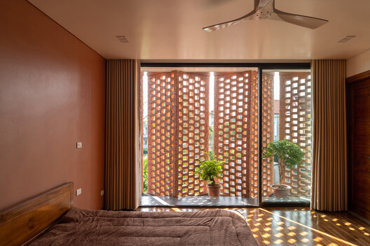 Creative Usage of Bricks & Earth / H&P Architects Creative Usage of Bricks & Earth / H&P Architects - Interior Photography, Bedroom, Wood