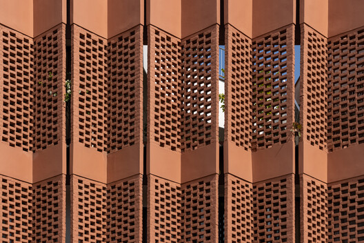 Creative Usage of Bricks & Earth / H&P Architects Creative Usage of Bricks & Earth / H&P Architects - Image 7 of 29