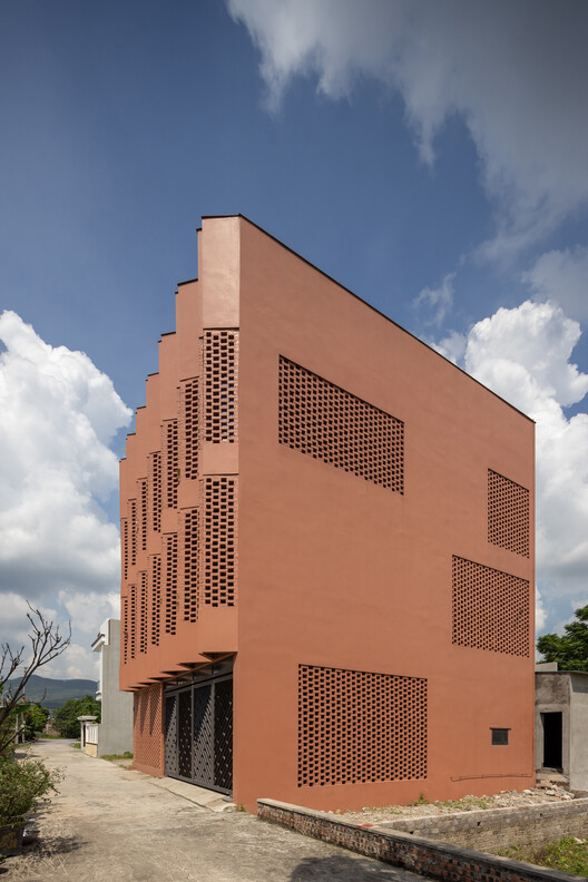 Creative Usage of Bricks & Earth / H&P Architects Creative Usage of Bricks & Earth / H&P Architects - Exterior Photography