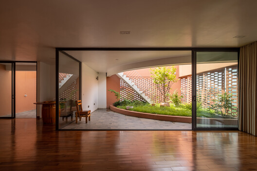 Creative Usage of Bricks & Earth / H&P Architects Creative Usage of Bricks & Earth / H&P Architects - Interior Photography
