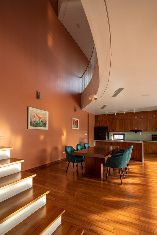 Creative Usage of Bricks & Earth / H&P Architects Creative Usage of Bricks & Earth / H&P Architects - Interior Photography, Dining room, Wood, Lighting, Chair
