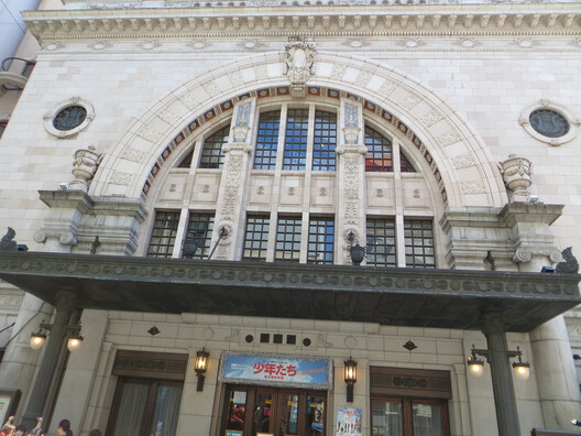 Historic Entertainment Venues in Oxford, Valparaíso, and Osaka Reflect Growing Pressures on Cultural Infrastructure Historic Entertainment Venues in Oxford, Valparaíso, and Osaka Reflect Growing Pressures on Cultural Infrastructure - Image 6 of 6