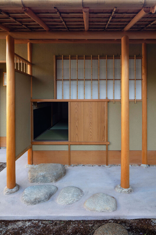Coffee or Tea: Third Places, Kiosks, and the Retail Architecture of Duration Coffee or Tea: Third Places, Kiosks, and the Retail Architecture of Duration - Image 3 of 33