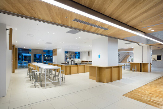 Coffee or Tea: Third Places, Kiosks, and the Retail Architecture of Duration Coffee or Tea: Third Places, Kiosks, and the Retail Architecture of Duration - Image 22 of 33