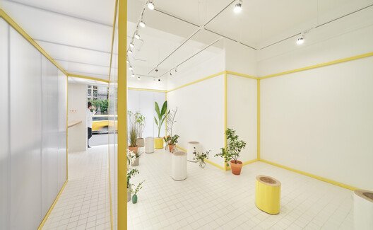 Coffee or Tea: Third Places, Kiosks, and the Retail Architecture of Duration Coffee or Tea: Third Places, Kiosks, and the Retail Architecture of Duration - Image 19 of 33