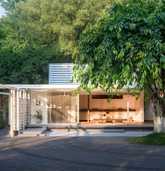 Coffee or Tea: Third Places, Kiosks, and the Retail Architecture of Duration Coffee or Tea: Third Places, Kiosks, and the Retail Architecture of Duration - Image 23 of 33