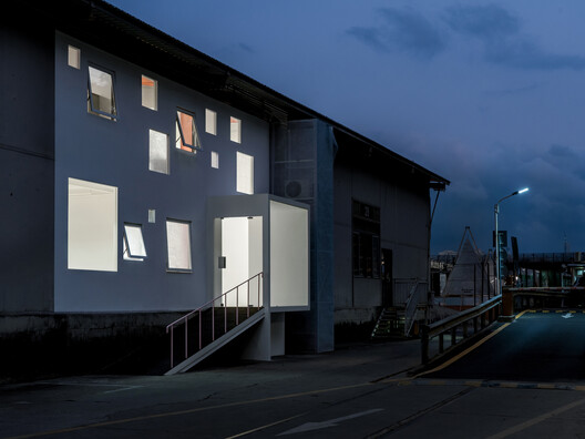 Apelron Contemporary / Aether Architects + Archigress Apelron Contemporary / Aether Architects + Archigress - Exterior Photography, Concrete