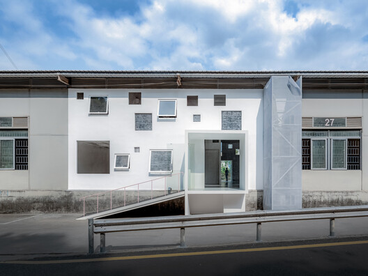 Apelron Contemporary / Aether Architects  + Archigress