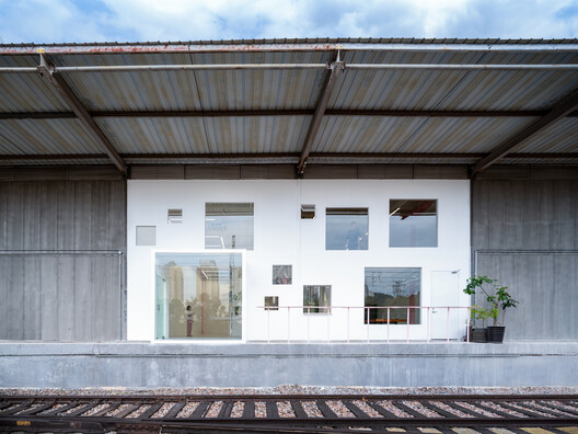 Apelron Contemporary / Aether Architects + Archigress Apelron Contemporary / Aether Architects + Archigress - Exterior Photography, Concrete