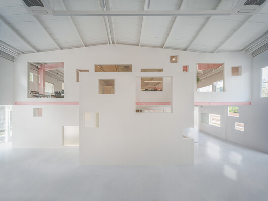 Apelron Contemporary / Aether Architects + Archigress Apelron Contemporary / Aether Architects + Archigress - Image 4 of 35