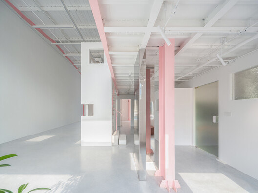 Apelron Contemporary / Aether Architects + Archigress Apelron Contemporary / Aether Architects + Archigress - Image 5 of 35