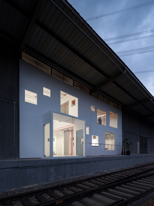 Apelron Contemporary / Aether Architects + Archigress Apelron Contemporary / Aether Architects + Archigress - Exterior Photography, Concrete