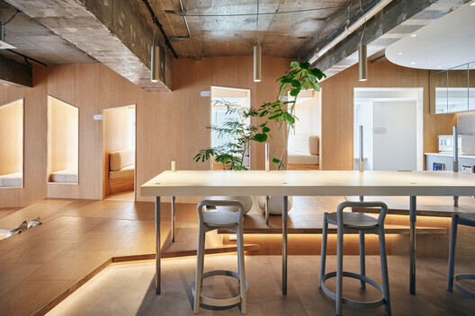 fuu Oimachi by LATIERRA / R/URBAN DESIGN OFFICE fuu Oimachi by LATIERRA / R/URBAN DESIGN OFFICE - Interior Photography, Kitchen, Wood, Table, Chair, Lighting