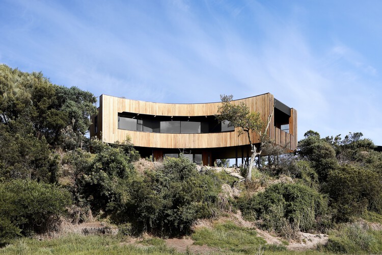 Hide House / MRTN Architects - Houses
