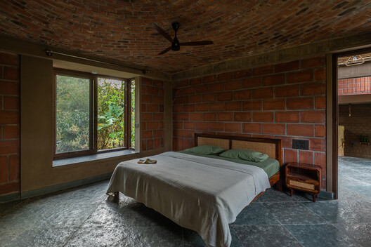 Svatman Farmhouse / HabitArt Architecture Studio Svatman Farmhouse / HabitArt Architecture Studio - Interior Photography, Bedroom, Wood, Brick, Bed