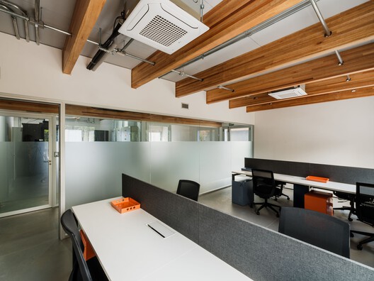 Renovación de la sede de la FUSP - Fundación de la Universidad de São Paulo / MMBB Arquitetos + Hugo Mesquita + Carolina Bueno - Fotografía interior, Cocina, Madera, Mesas, Iluminación, Sillas