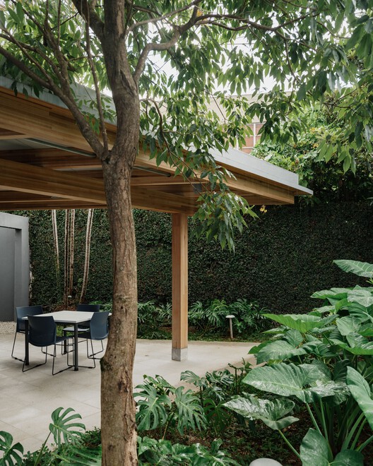 Renovación de la sede de la FUSP - Fundación de la Universidad de São Paulo / MMBB Arquitetos + Hugo Mesquita + Carolina Bueno - Fotografía exterior, Madera, Jardín