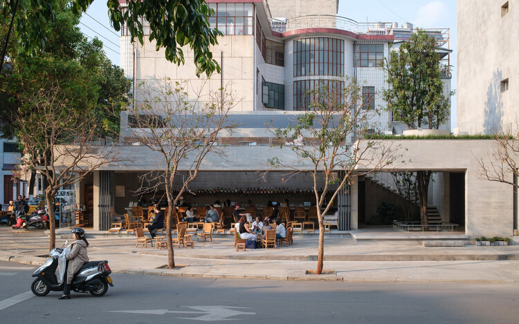 Voiceless Coffee · Sensory Lab / No10-Architects - Exterior Photography, Coffee Shop Interiors, Courtyard, Chair