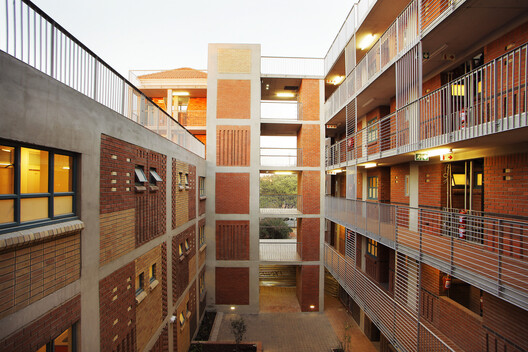 Climate, Culture, and Modernism: The Postcolonial Campus as Architectural Laboratory Climate, Culture, and Modernism: The Postcolonial Campus as Architectural Laboratory - Image 3 of 12
