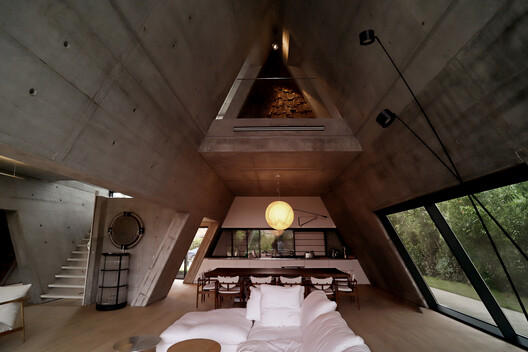 The Gable Villa / Next Office–Alireza Taghaboni The Gable Villa / Next Office–Alireza Taghaboni - Interior Photography, Bedroom, Wood