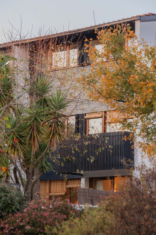 Workers' House Renovation / Cecile Elicagaray Architecte Workers' House Renovation / Cecile Elicagaray Architecte - Exterior Photography, Balcony