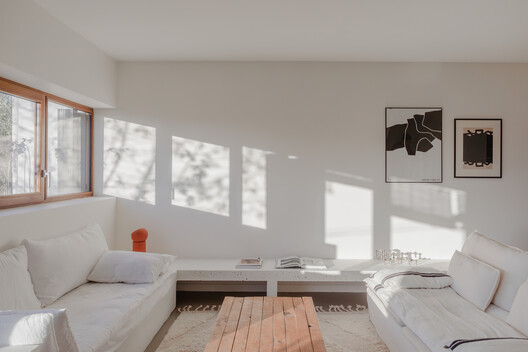 Workers' House Renovation / Cecile Elicagaray Architecte Workers' House Renovation / Cecile Elicagaray Architecte - Interior Photography, Bedroom, Sofa, Wood