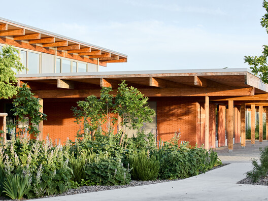 Alain Bertrand School Complex / GGR architectes - Image 18 of 33