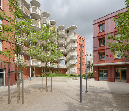 Ute-Strittmatter-Strasse — Collective Living in Freiham / 03 Arch. + ENEFF Architekten + Illiz Architektur + Westner Schührer Zöhrer Ute-Strittmatter-Strasse — Collective Living in Freiham / 03 Arch. + ENEFF Architekten + Illiz Architektur + Westner Schührer Zöhrer - Exterior Photography, Balcony
