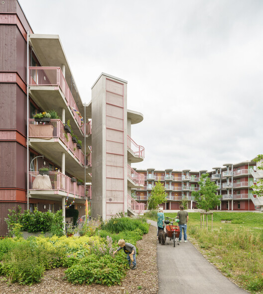 Ute-Strittmatter-Strasse — Collective Living in Freiham / 03 Arch. + ENEFF Architekten + Illiz Architektur + Westner Schührer Zöhrer Ute-Strittmatter-Strasse — Collective Living in Freiham / 03 Arch. + ENEFF Architekten + Illiz Architektur + Westner Schührer Zöhrer - Exterior Photography, Balcony