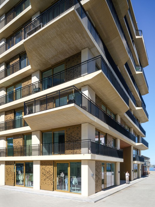 KAAP - Residential District and Circular Pavilion / Powerhouse Company + Orange Architects + NEXT architects KAAP - Residential District and Circular Pavilion / Powerhouse Company + Orange Architects + NEXT architects - Interior Photography, Balcony