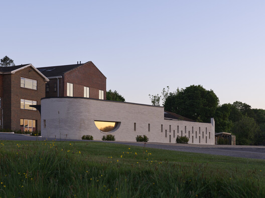 St Raphael's Health and Wellbeing Center / Adam Richards Architects St Raphael's Health and Wellbeing Center / Adam Richards Architects - Exterior Photography, Concrete