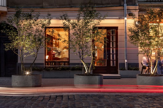 Mitte Café 2.0 / LIS design studio - Exterior Photography, Door, Concrete