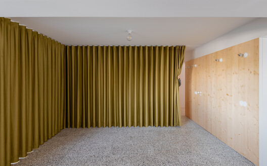 Manuela Porto 10 Apartment / ALA.rquitectos Manuela Porto 10 Apartment / ALA.rquitectos - Image 2 of 28