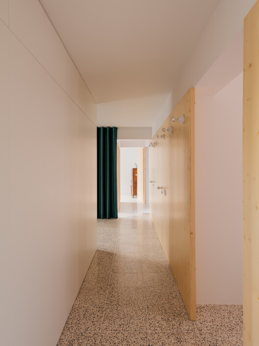 Manuela Porto 10 Apartment / ALA.rquitectos Manuela Porto 10 Apartment / ALA.rquitectos - Image 12 of 28